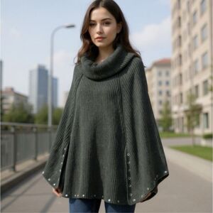 Strut & Bolt Isobella Grommet Trim Cape Knit Green Size Small